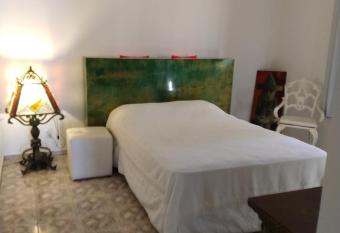 Casa da Lili-ESPA  O INDEPENDENTE E PRIVATIVO allows 18 year olds to book a room