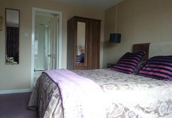 Albert Hotel allows 18 year olds to book a room