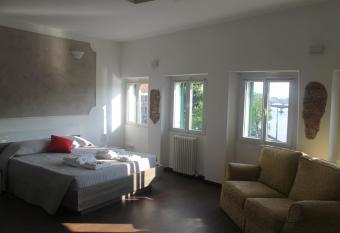 Residenza San Tomaso has Balcony rooms