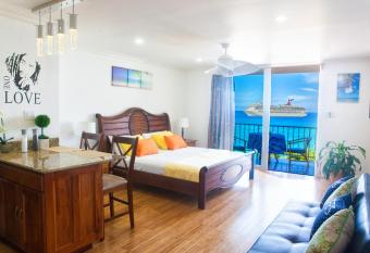 Montego Bay Club Apartments has Balcony rooms