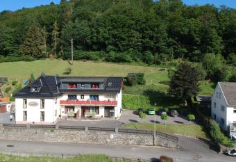 Fewo Zum Sonnenschein has Balcony rooms
