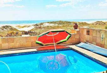 14 Penguin Place, Melkbosstrand has Balcony rooms