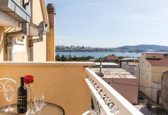 Apartment Memories has Balcony rooms