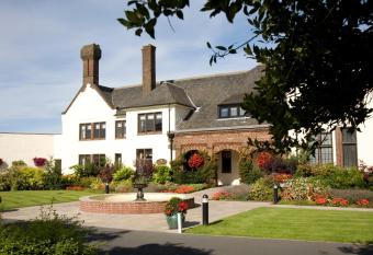 Western House Hotel allows 18 year olds to book a room