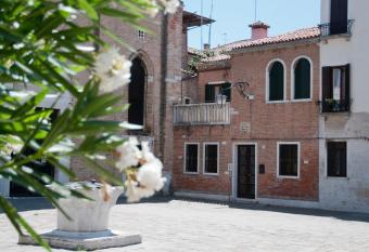 La Terrazza di Vivaldi has Balcony rooms