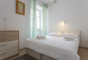 Apartman Lara allows 18 year olds to book a room