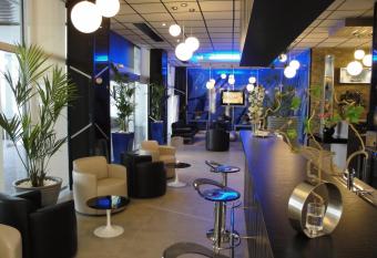 H  tel Point France allows 18 year olds to book a room