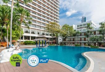 Cosy Beach Hotel - SHA Extra Plus has Balcony rooms