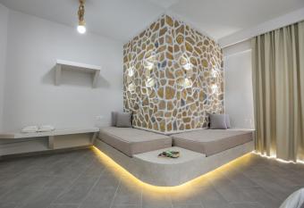 Villa Oasis has Balcony rooms