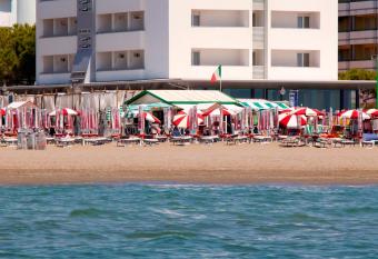 Hotel Parigi has Balcony rooms
