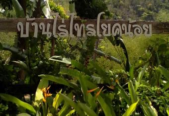 Baanrai Saiyoknoi Resort has Balcony rooms