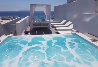 Casa Bella has rooms with a private hot tub