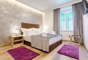 Central Pearl by Nono Ban Rooms has Balcony rooms