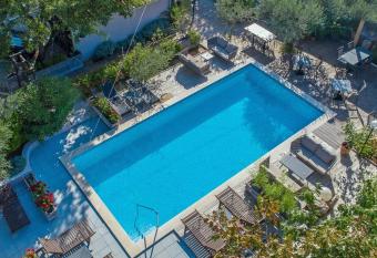 Boutique Mobile Homes UlikaRovinj allows 18 year olds to book a room