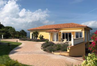 Villa Camporosso has Balcony rooms