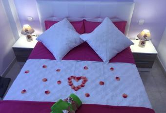 Brujula Company has Balcony rooms