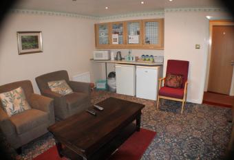 Holburn Guesthouse allows 18 year olds to book a room