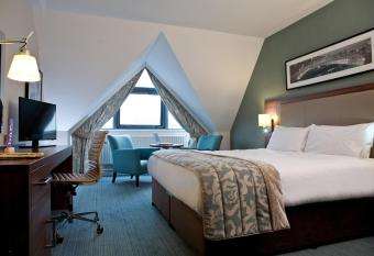 Leonardo Hotel Dublin Christchurch - Formerly Jurys Inn allows 18 year olds to book a room
