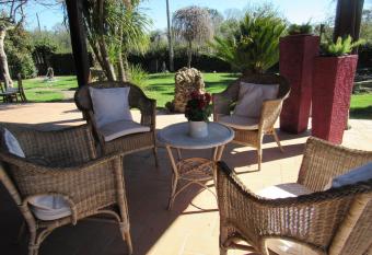 The lake chalet has Smoking rooms