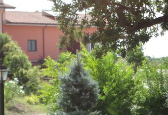 La casa fiorita has Balcony rooms