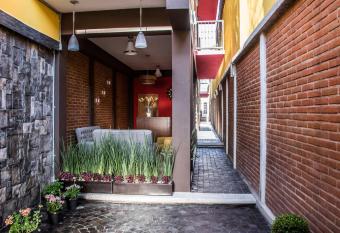 Hotel Casa Aurora allows 18 year olds to book a room