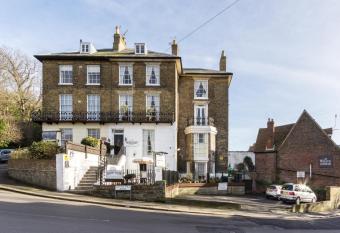 Hubert House has Balcony rooms