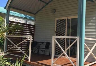 Kingfisher Caravan Park has Balcony rooms