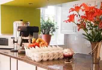 Kingsland Hotel allows 18 year olds to book a room