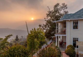 Le Reve Valley - Canadian cottage 1 - 3BHK Luxury cottage,Bonfire,Barbeque,Gym,Kids play zone,Lake view allows 18 year olds to book a room