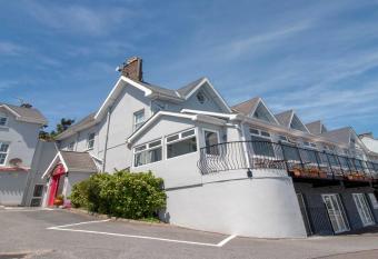 Bella Vista Hotel & Self Catering Suites allows 18 year olds to book a room