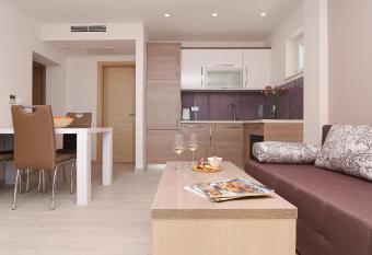 Apartments Hermes has Balcony rooms