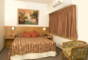 Sarmiento Palace Hotel has rooms with a private hot tub