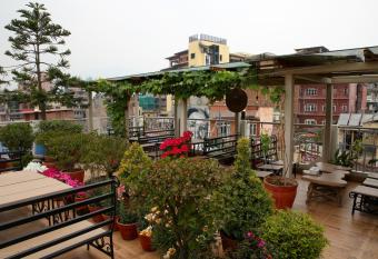 Hotel Himalayan Oasis has Balcony rooms