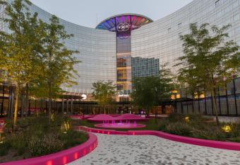 Park Inn by Radisson Amsterdam City West allows 18 year olds to book a room