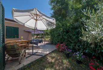 Holiday Home Suzana 1276 has Smoking/Balcony rooms