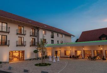 Gasthaus Forster am See - Eching bei Landshut has Balcony rooms