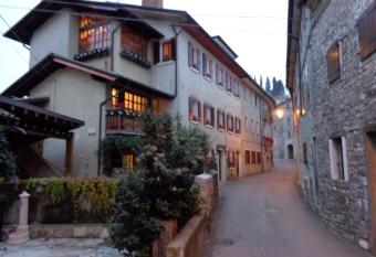 Bed and Breakfast Isabella allows 18 year olds to book a room