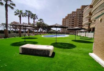 ACV - Costa Marina I-1   Linea Planta 2 Sur allows 18 year olds to book a room