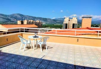 ACV - Isla Park-1   Linea Planta 9 Frontal Interior allows 18 year olds to book a room