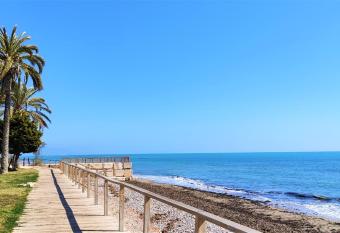 ACV - Vistamar I-1   Linea Planta 1 Norte allows 18 year olds to book a room