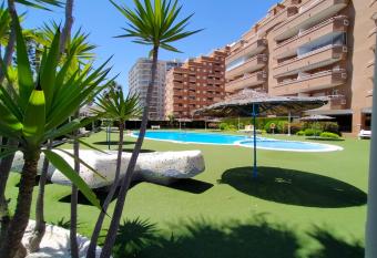 ACV - Vistamar II-1   Linea Planta 9 Sur allows 18 year olds to book a room