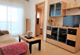 ACV - Valparaiso-2   Linea Planta 1 Norte allows 18 year olds to book a room