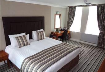 Aston Court Hotel allows 18 year olds to book a room