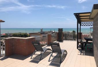 Villino Mirella allows 18 year olds to book a room