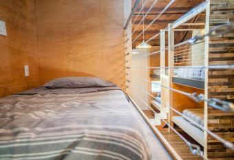 PodShare Venice has Balcony rooms