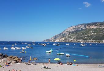 Daniela House has Balcony rooms