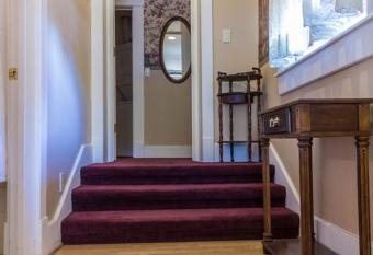 Whiskey Row Penthouse has rooms with a private hot tub