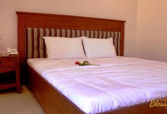 Thien Tu Hotel allows 18 year olds to book a room