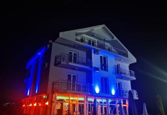 Sunrise Hotel & Camping has Balcony rooms