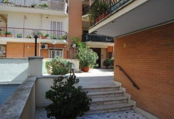 Appartamento Viale della Marina has Balcony rooms